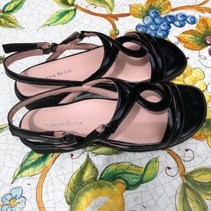 Moving sale Taryn Rose Tabitha Sandals *like new*